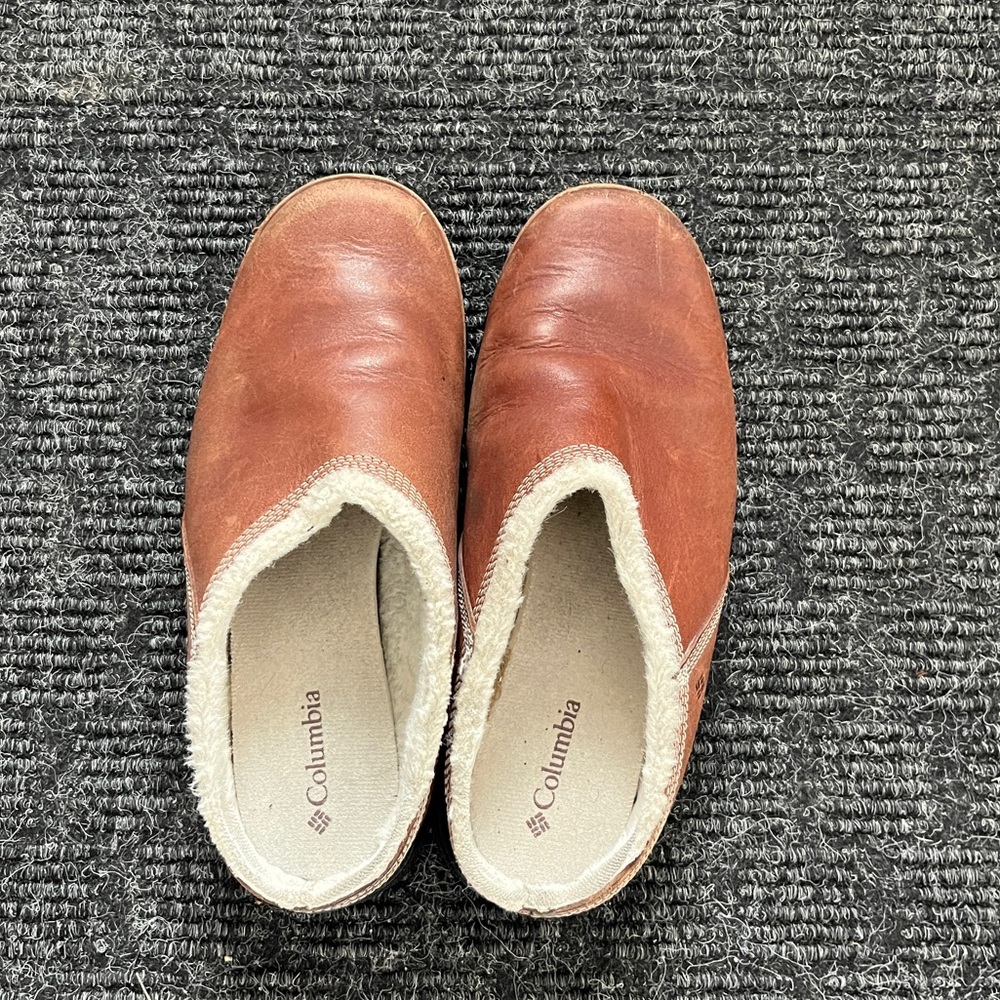 (2/$40) Columbia Tan Leather Slip-On Shoes